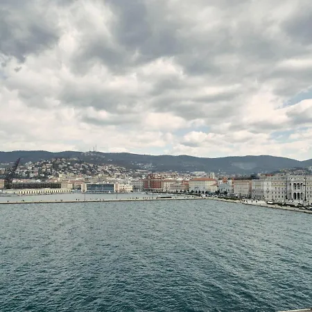 Casacuadra Cavana Apartment Triest